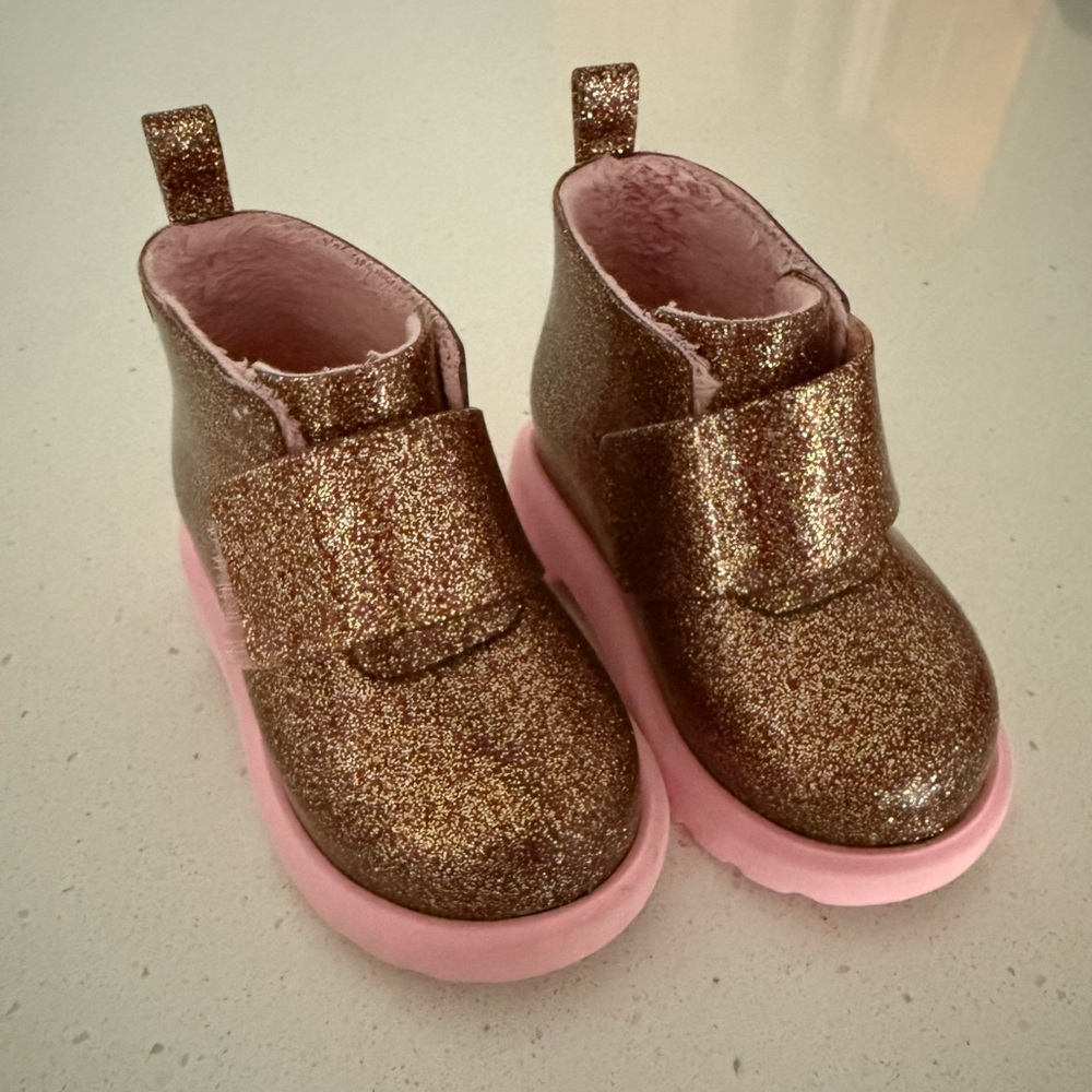 Mini Melissa Size 6 toddler Chelsea Boots